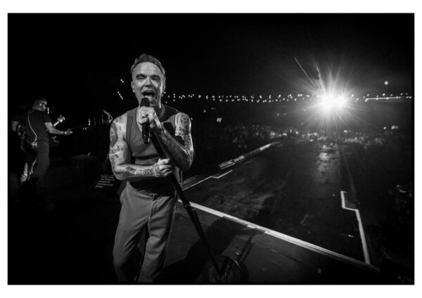 https://www.instagram.com/robbiewilliams/