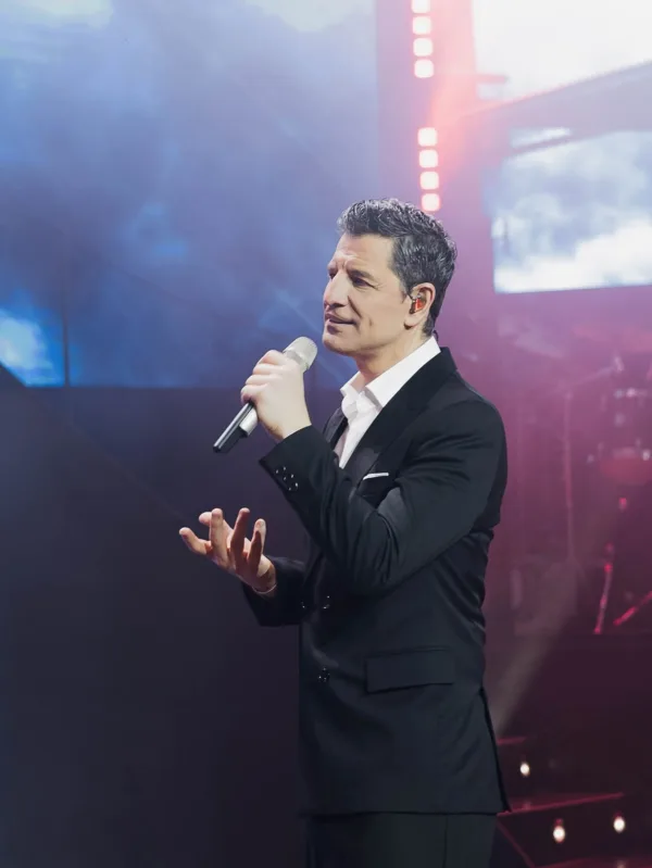 https://www.instagram.com/sakisrouvas/