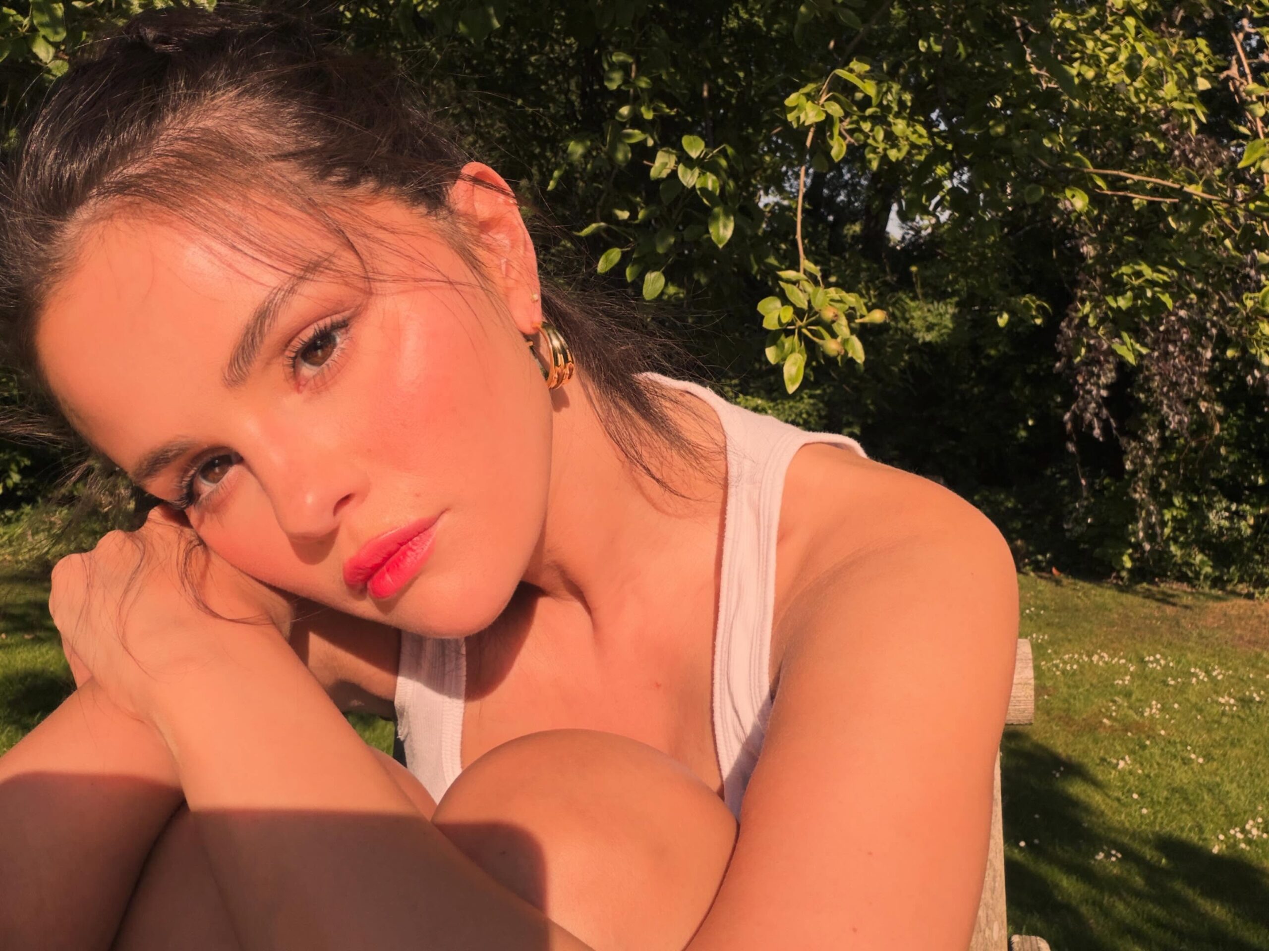 Τα κοραλλί χείλη της Selena Gomez είναι το πιο hot summer trend – Δες πώς θα το υιοθετήσεις