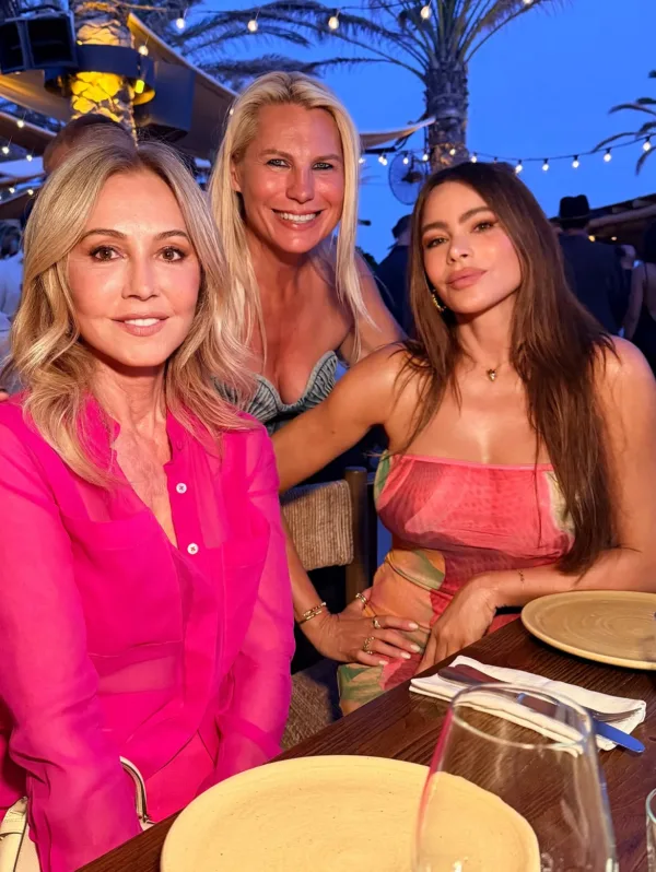 https://www.instagram.com/sofiavergara/