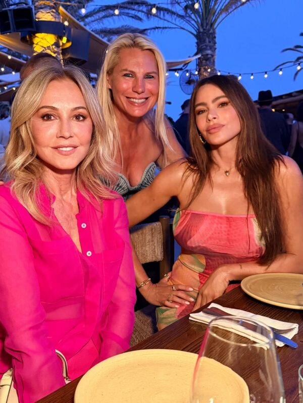 https://www.instagram.com/sofiavergara/