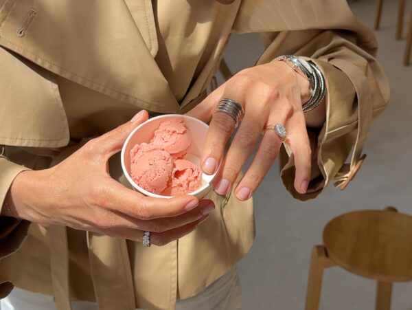Sorbet nails: Η νέα τάση στο μανικιούρ που σερβίρεται… παγωμένη