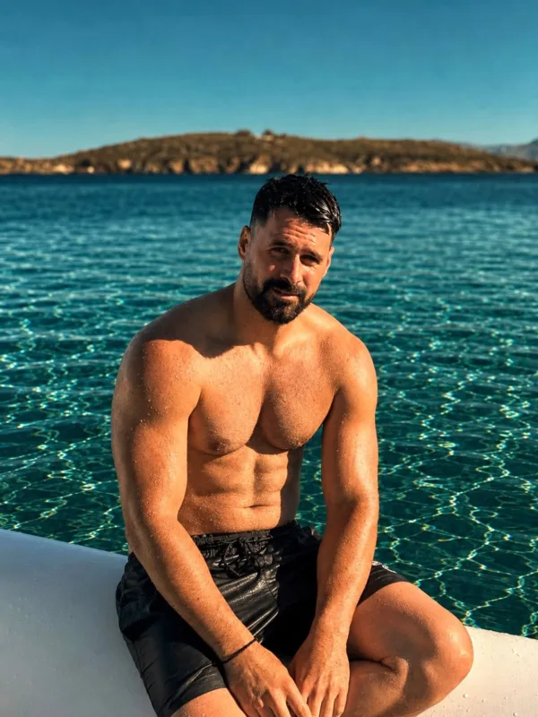 https://www.instagram.com/stef_ned/