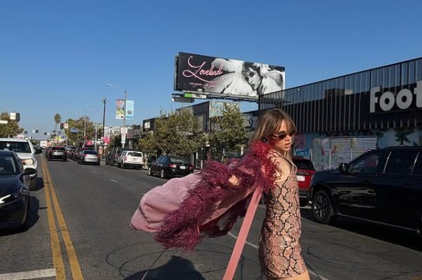 https://www.instagram.com/sukiwaterhouse/