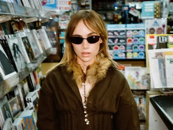 https://www.instagram.com/sukiwaterhouse/