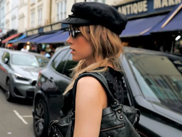 https://www.instagram.com/sukiwaterhouse/