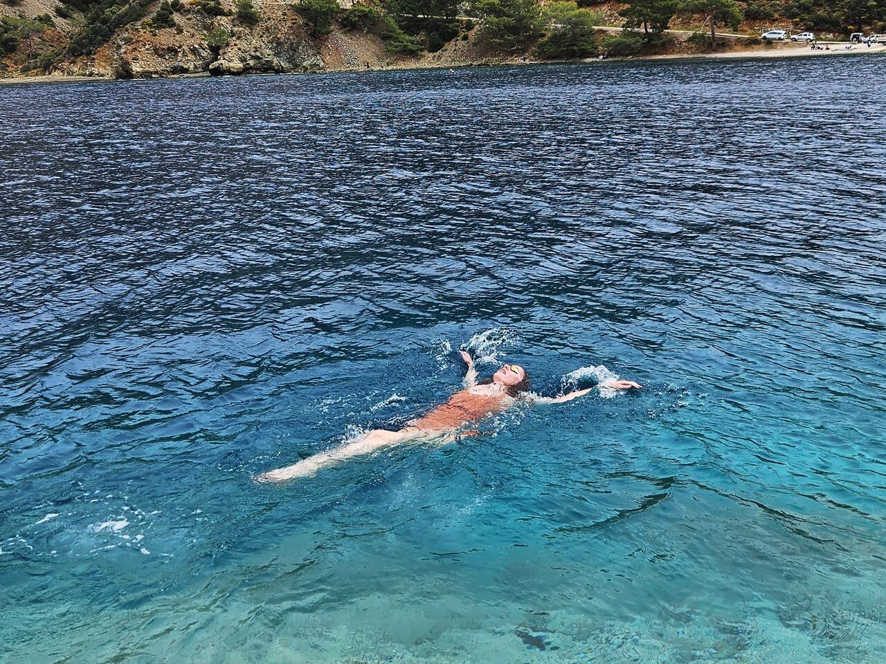 Αυτή είναι η ώρα που η θάλασσα είναι πιο καθαρή για μπάνιο