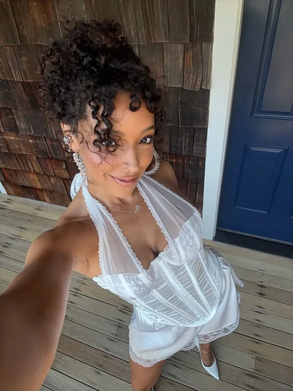 https://www.instagram.com/tinashenow/