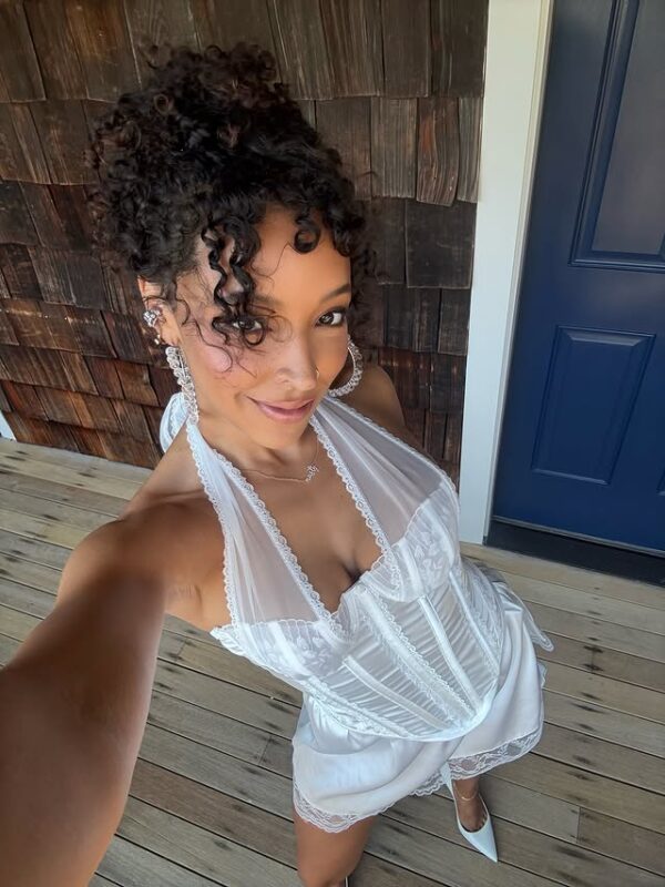 https://www.instagram.com/tinashenow/