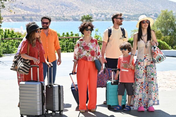 «Το σόι σου»: Διακοπές γεμάτες ψέματα και απρόοπτες συναντήσεις στο φινάλε