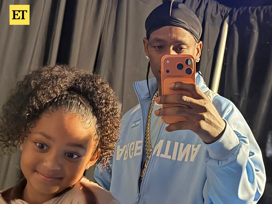 Stormi stole the show! Ο Travis Scott είχε την πιο cute guest star της χρονιάς