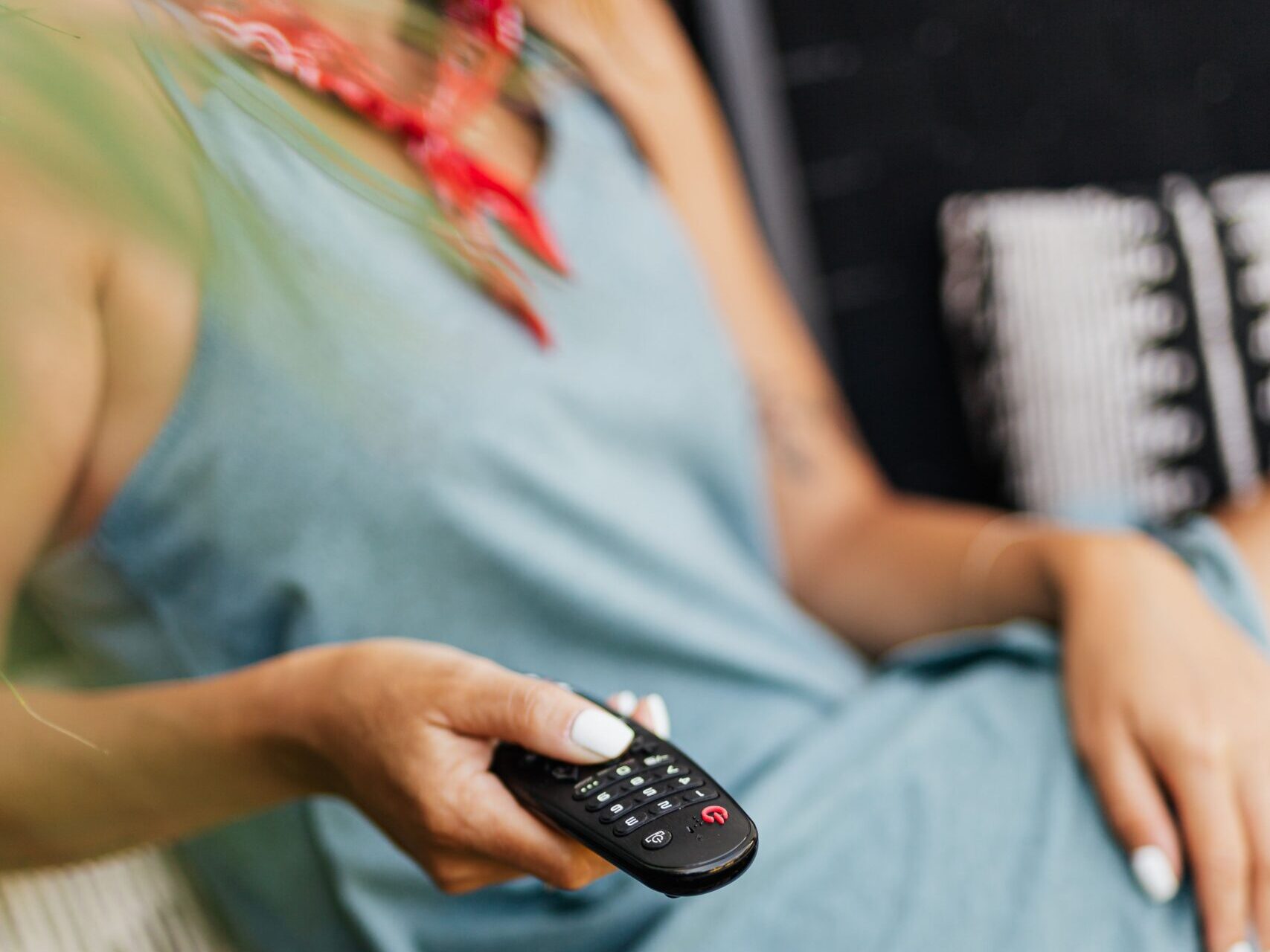 Prime time, αλλά… από Οκτώβριο; Τα κανάλια αλλάζουν τους κανόνες του παιχνιδιού