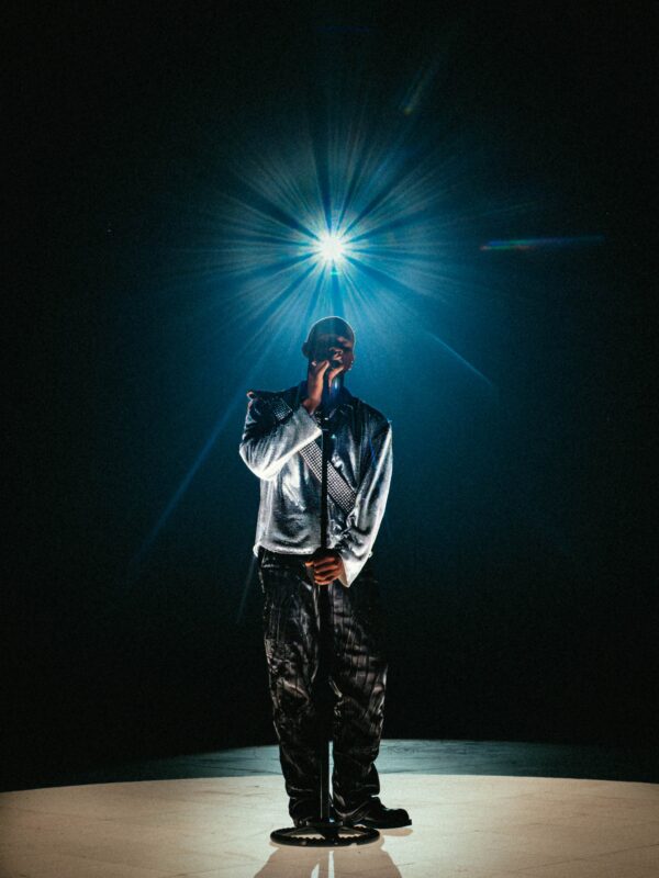 usher_fan_sinaylia