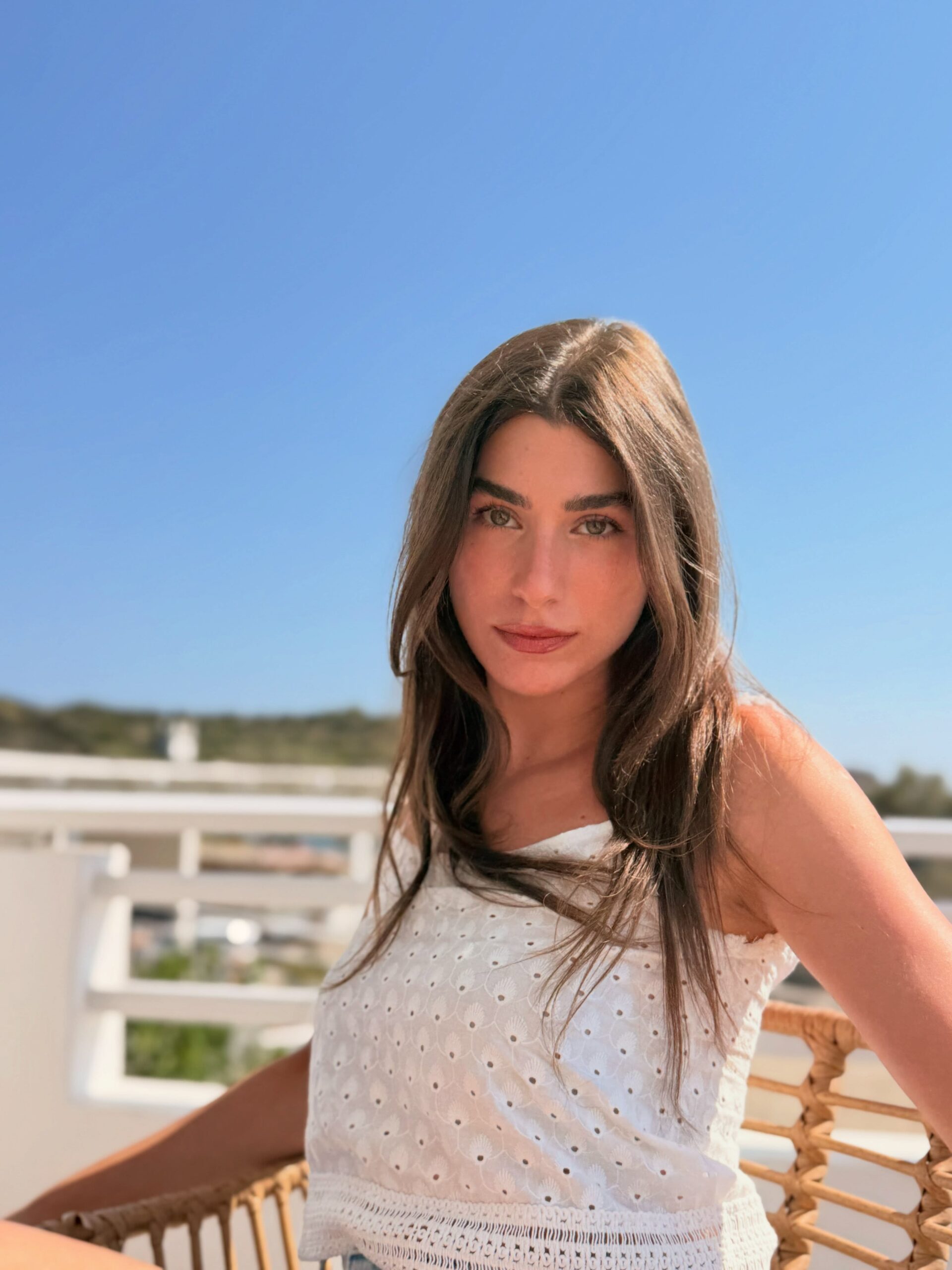 Η Χρύσα Μιχαλοπούλου μας δείχνει πώς να μετατρέψουμε το μικρό μας μπαλκόνι σε κυκλαδίτικο νησί
