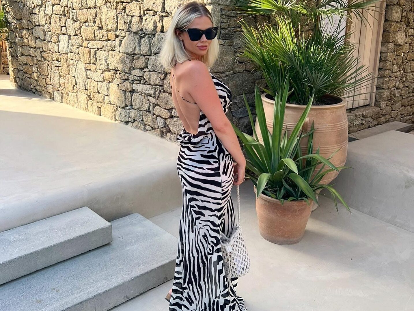 Bye-bye, leopard! Το zebra print είναι ο νέος πρωταγωνιστής για το καλοκαίρι
