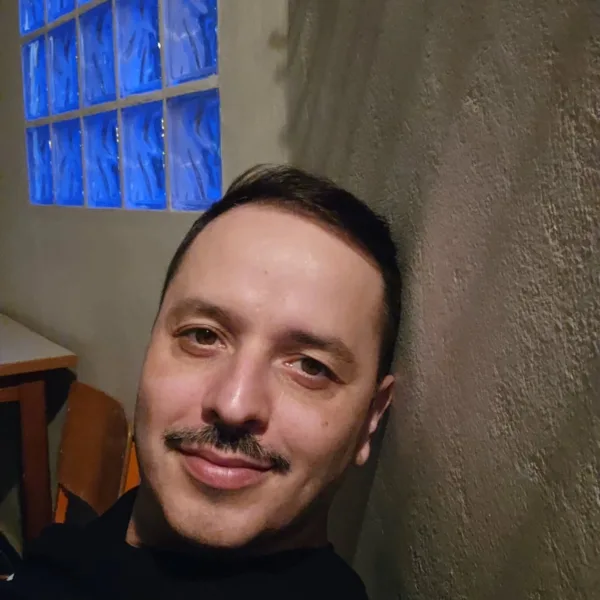 https://www.instagram.com/alexandros_tsouvelas/
