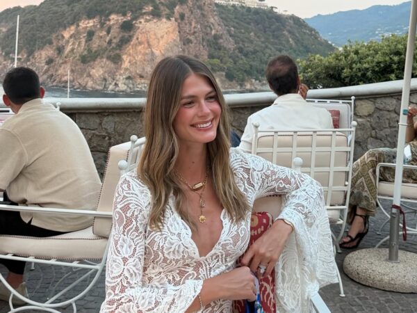 Αμαλία Κωστοπούλου: Το καλοκαιρινό άλμπουμ από την Ιταλία που μοιάζει βγαλμένο από ταινία