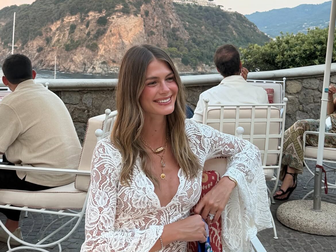 Αμαλία Κωστοπούλου: Το καλοκαιρινό άλμπουμ από την Ιταλία που μοιάζει βγαλμένο από ταινία