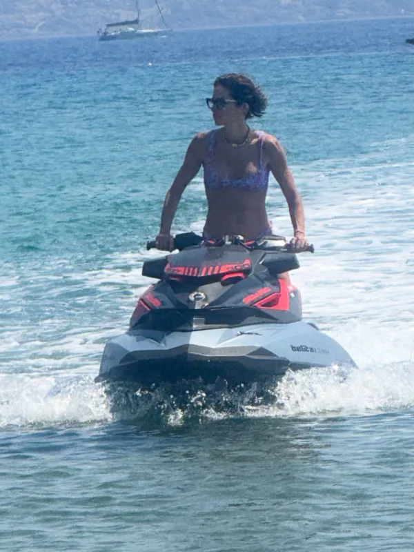 https://www.instagram.com/annavissiofficial/