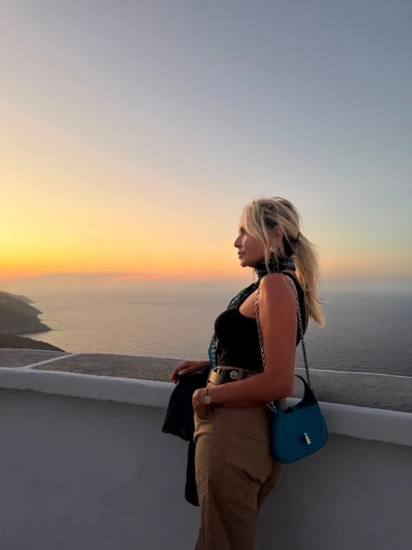 https://www.instagram.com/annavissiofficial/
