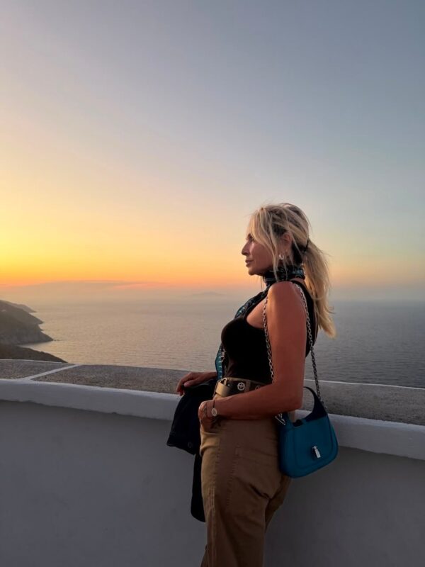 https://www.instagram.com/annavissiofficial/
