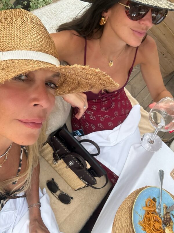 https://www.instagram.com/annavissiofficial/