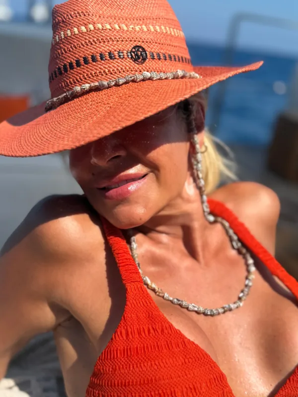 https://www.instagram.com/annavissiofficial/