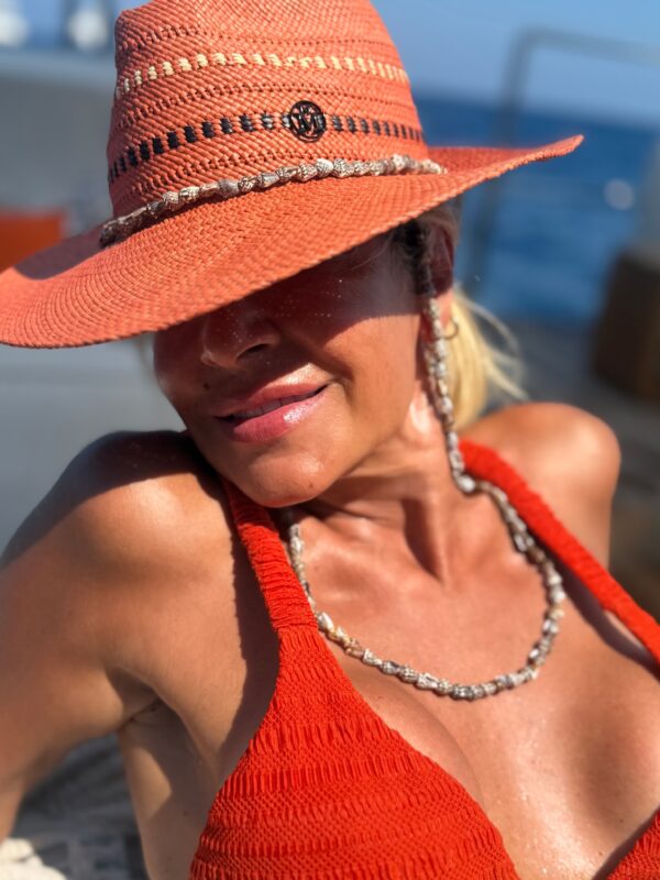 https://www.instagram.com/annavissiofficial/