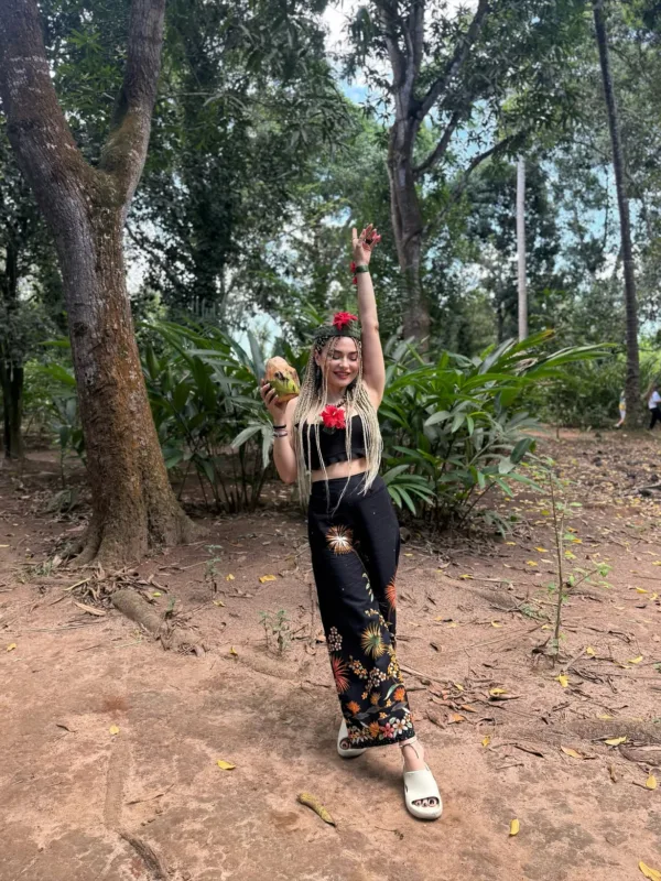 https://www.instagram.com/apostoliazoi/