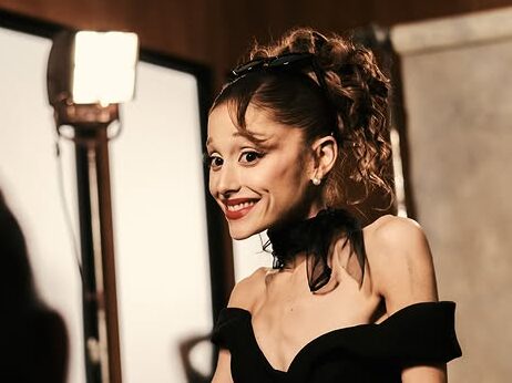 Ariana Grande: Βάζει τέλος στις φήμες για το διάλειμμά της από τη δημοσιότητα