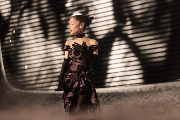 Ariana Grande: Το μεγάλο comeback πριν από την παύση – Η εμφάνιση που ξεσήκωσε το Λονδίνο