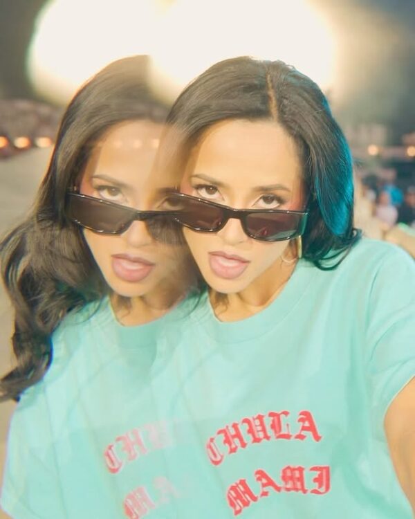 Η Becky G επιστρέφει δυναμικά στα charts με το «Baraja Bendita»