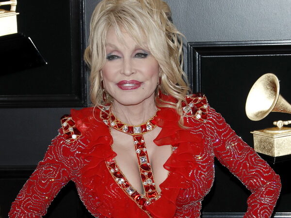 Η Dolly Parton έφυγε από τη ζωή, αλλά η μουσική της «εκτοξεύτηκε» – Το απίστευτο streaming ρεκόρ