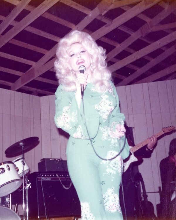 https://www.instagram.com/dollyparton/