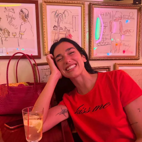 https://www.instagram.com/dualipa/
