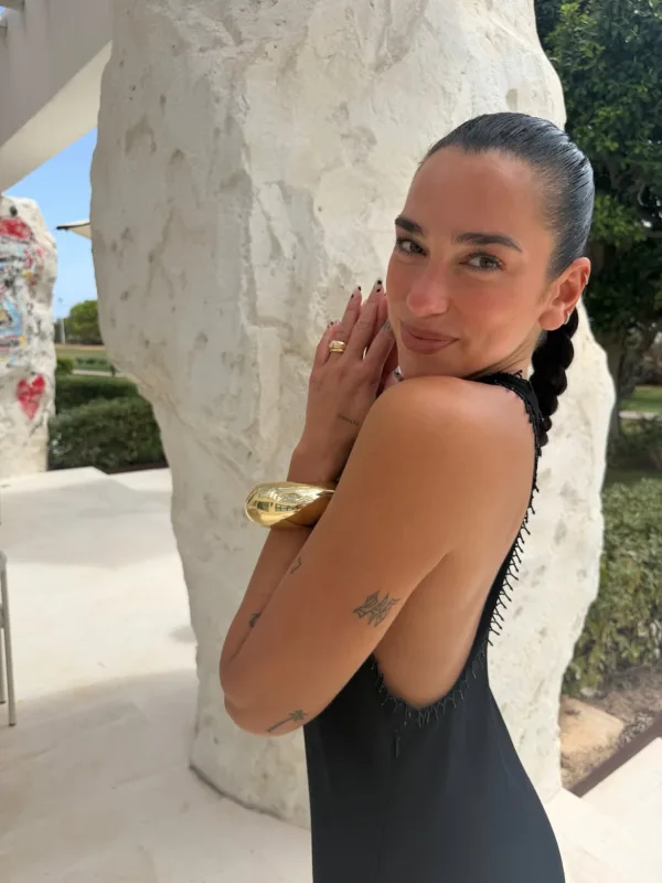 https://www.instagram.com/dualipa/