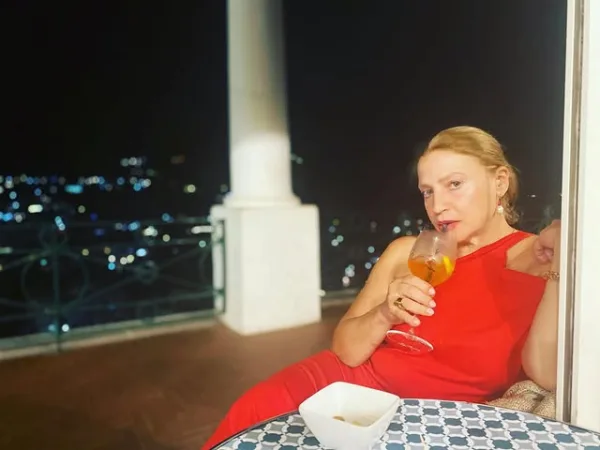 https://www.instagram.com/elenekrita/
