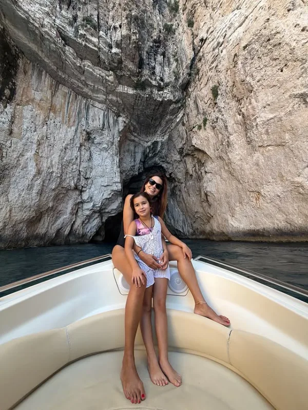 https://www.instagram.com/eleni.hatzidou/