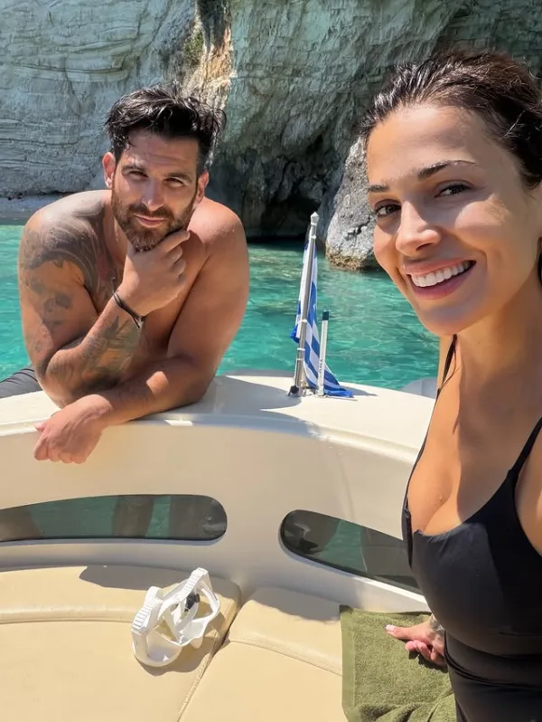 https://www.instagram.com/eleni.hatzidou/