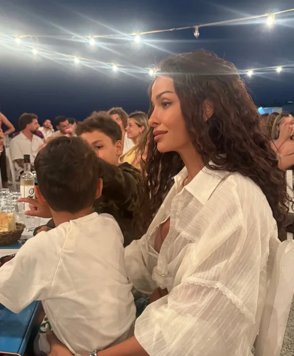 https://www.instagram.com/foureira/