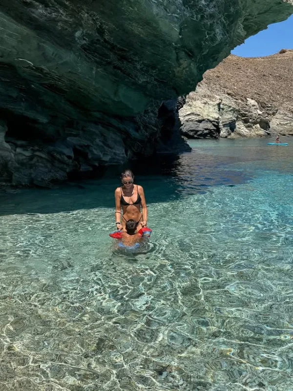 https://www.instagram.com/foureira/