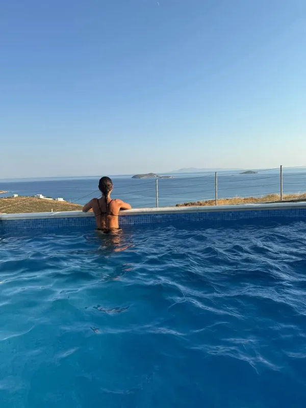 https://www.instagram.com/foureira