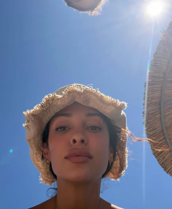 https://www.instagram.com/foureira/