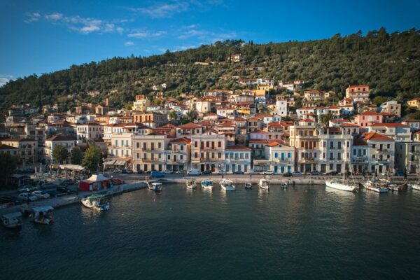 Late summer escapes: 5 ελληνικοί προορισμοί για όσους δεν θέλουν να τελειώσει το καλοκαίρι