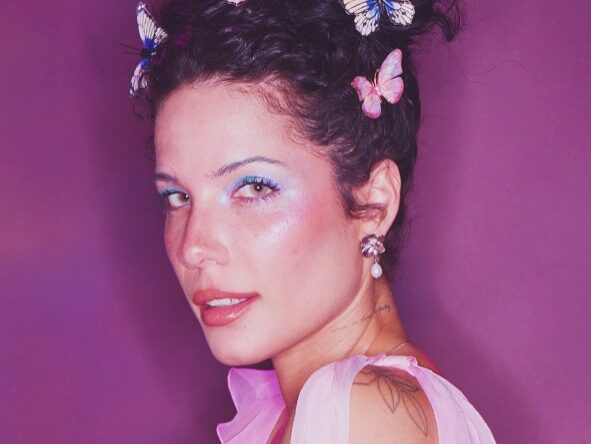 Η Halsey έγινε κατάξανθη και το νέο της look είναι ό,τι πιο edgy θα δεις σήμερα