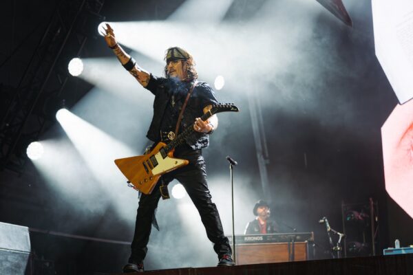 https://www.instagram.com/hollywoodvampires/