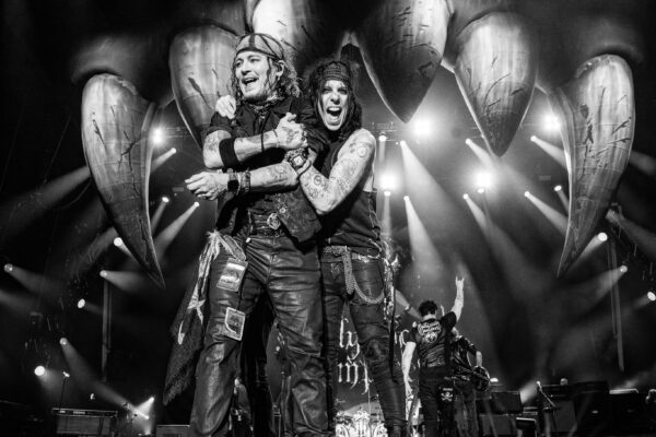 https://www.instagram.com/hollywoodvampires/