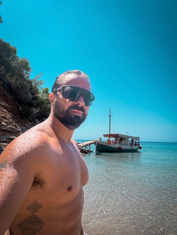 https://www.instagram.com/vrettos_ilias/