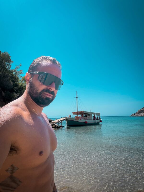 https://www.instagram.com/vrettos_ilias/