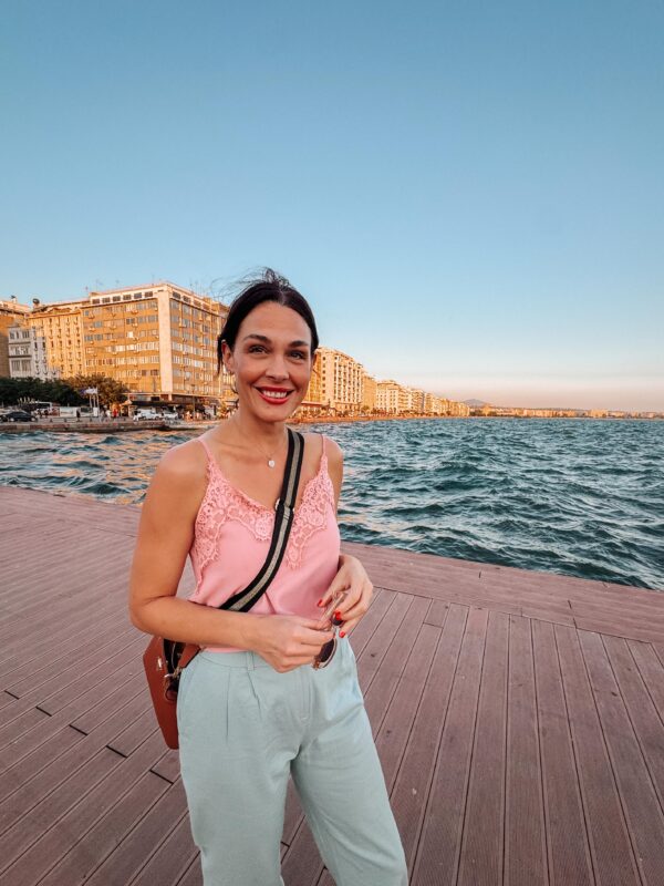 https://www.instagram.com/ioannatri/